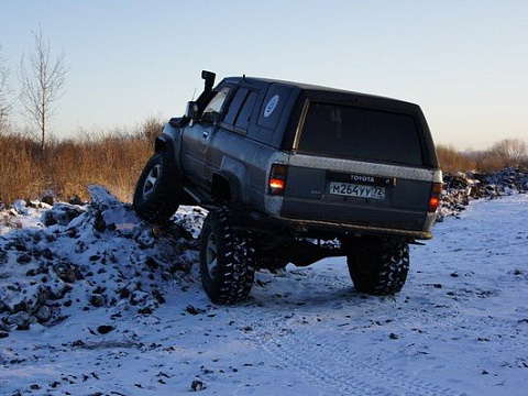 Toyota Hilux: длинноходная передняя подвеска