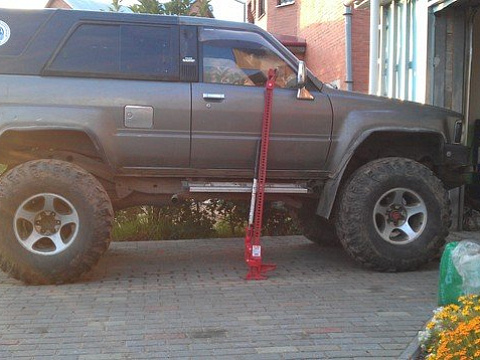 Toyota Hilux: длинноходная передняя подвеска