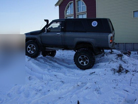 Toyota Hilux: длинноходная передняя подвеска