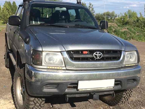 Toyota Hilux 