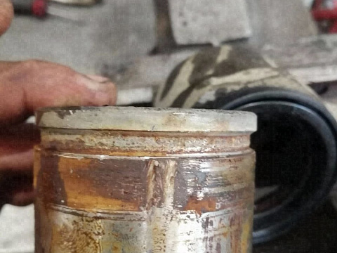 Старый поршень тормозного суппорта Mitsubishi L200 до переборки — Custom's Tuning, Тюмень
